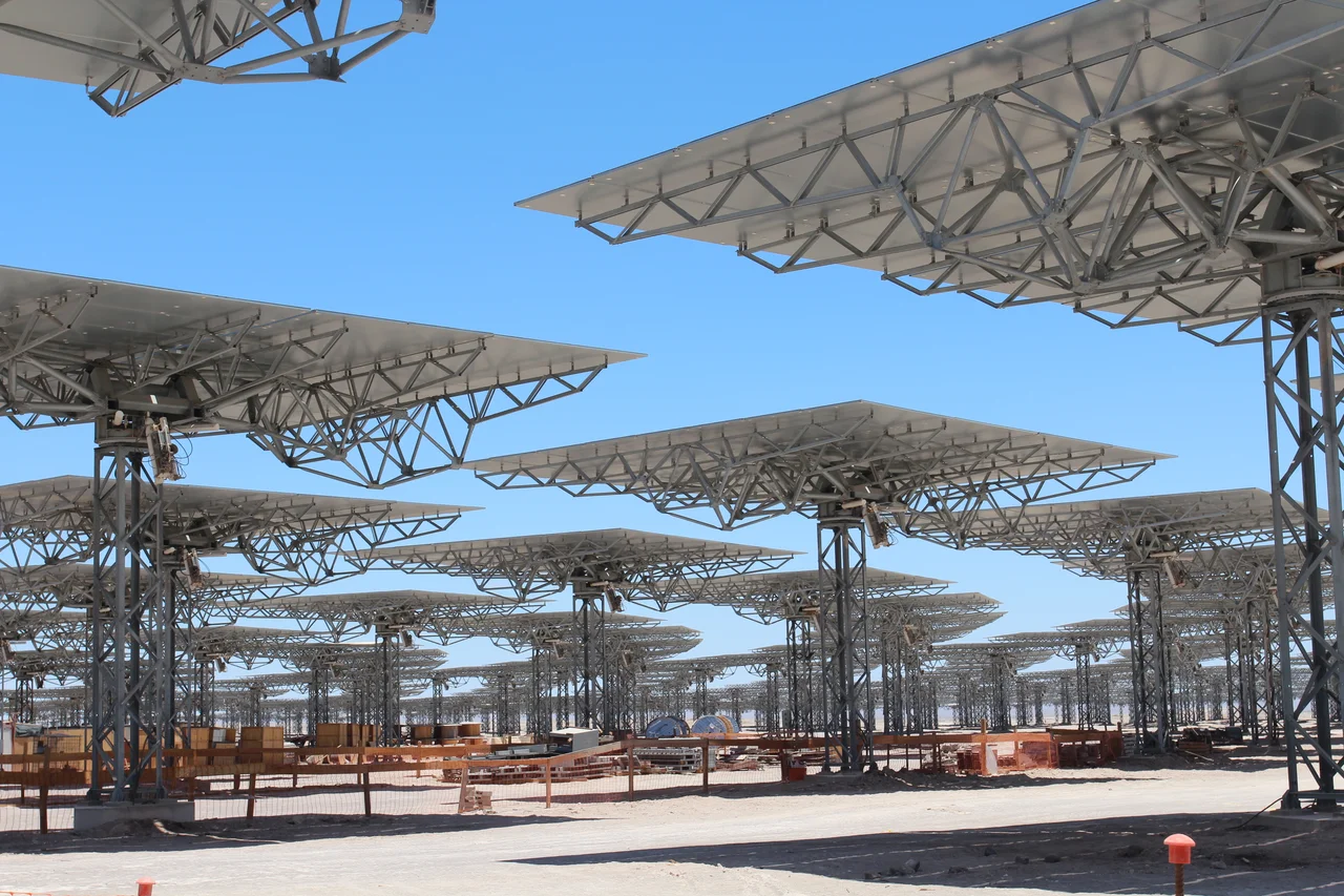 Ministra visita planta fotosolar Cerro Dominador