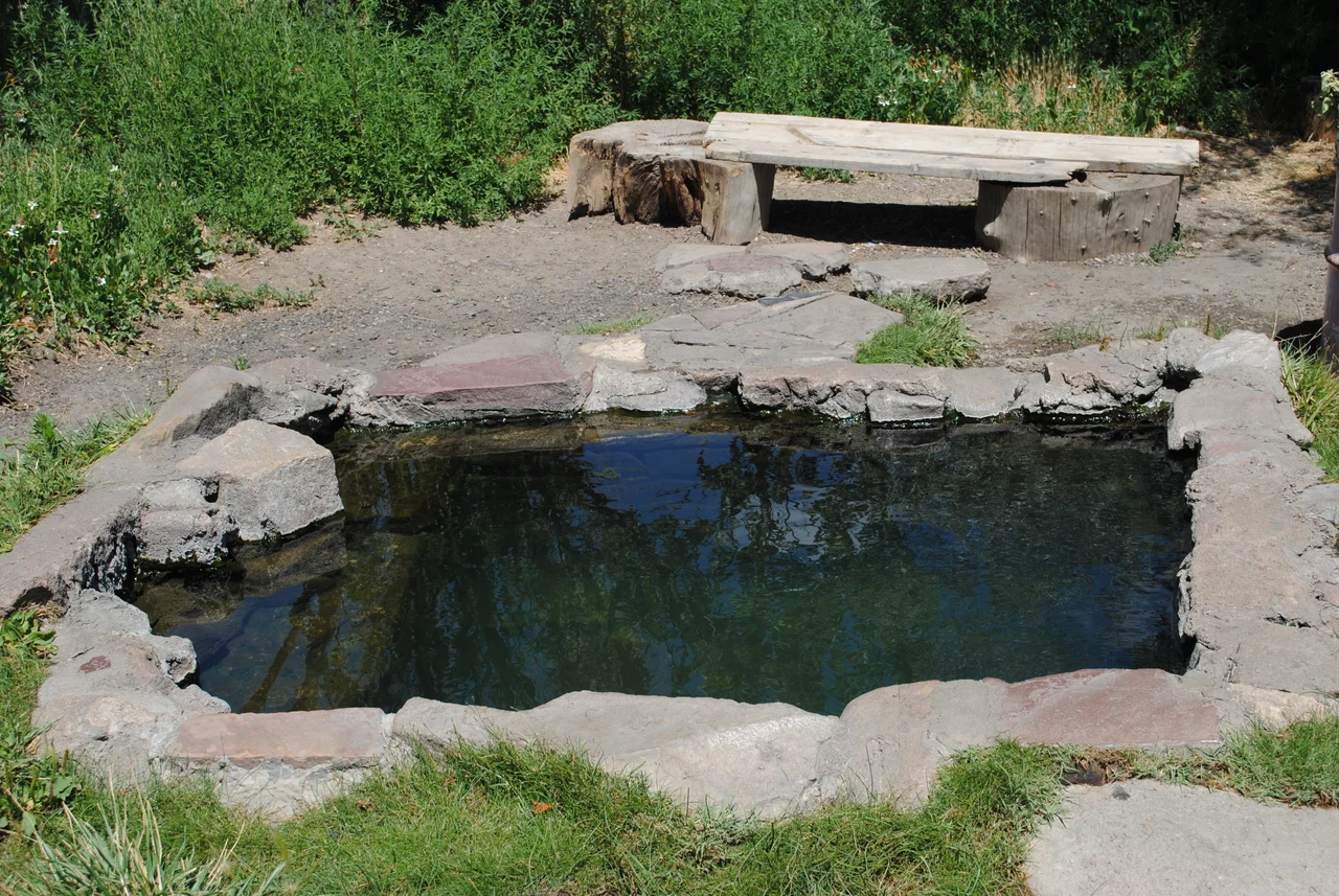 Montezuma Hot Springs: "The Cube"