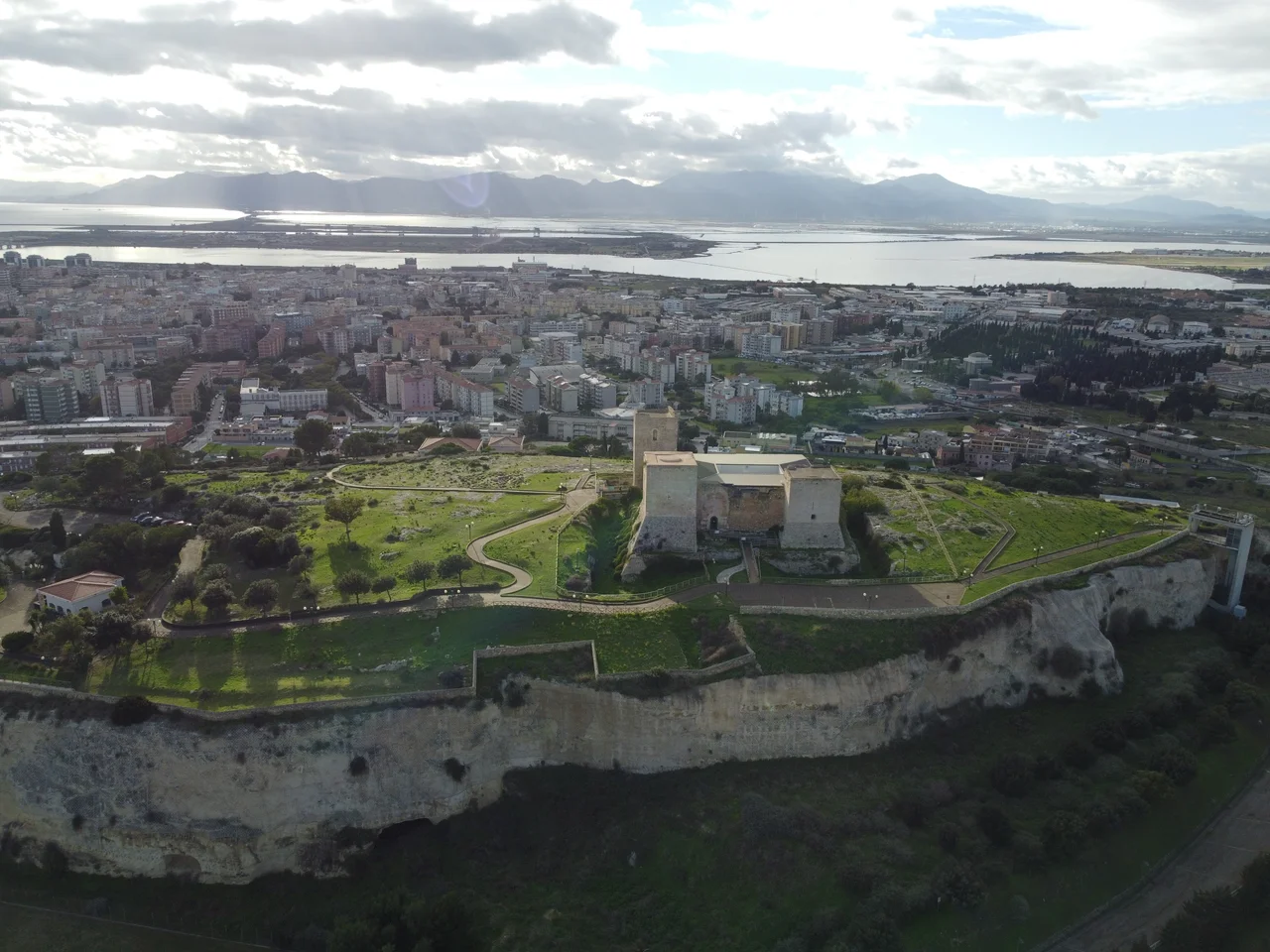 castello di San Michele, vista aerea del colle