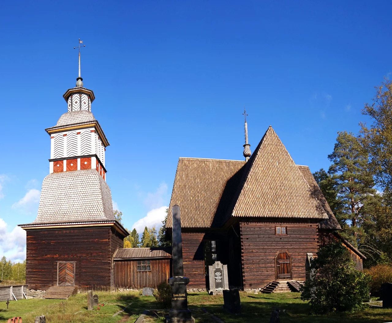 This is a photo of a monument in Finland identified by the ID 'Petäjävesi old and new church and surroundings' (Q29974097) -  RKY: 221