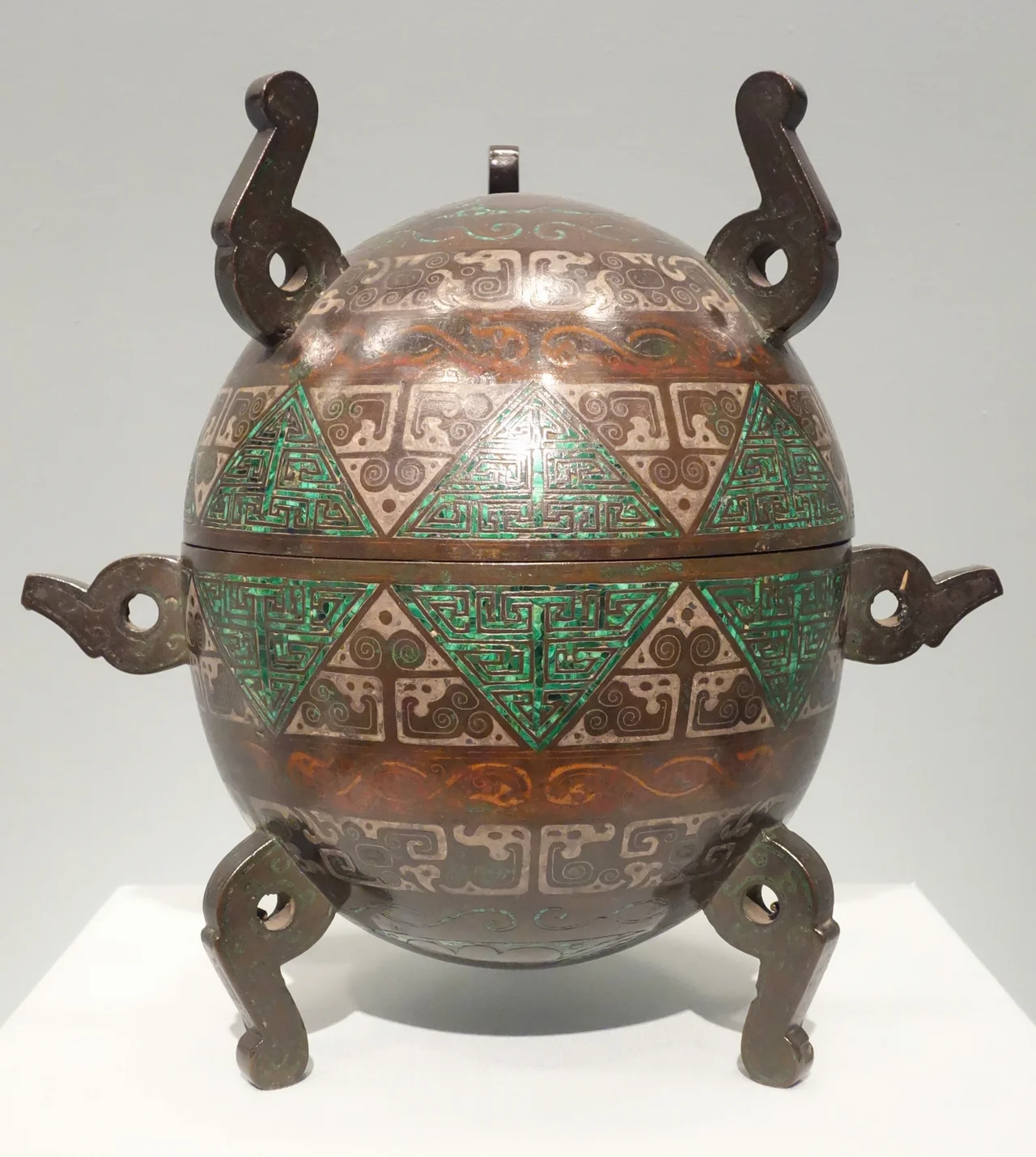 Exhibit in the Asian Art Museum of San Francisco, San Francisco, California, USA. This artwork is in the public domain because the artist died more than 70 years ago. Photography was permitted in the museum without restriction.
